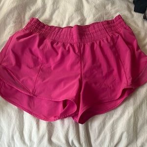 Lululemon high rise hotty hot shorts 2.5
